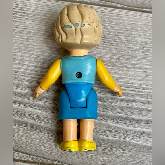 Fisher Price vintage MY FIRST DOLLHOUSE GRANDMA Grandparent 4" Family doll - Picture 4 of 6